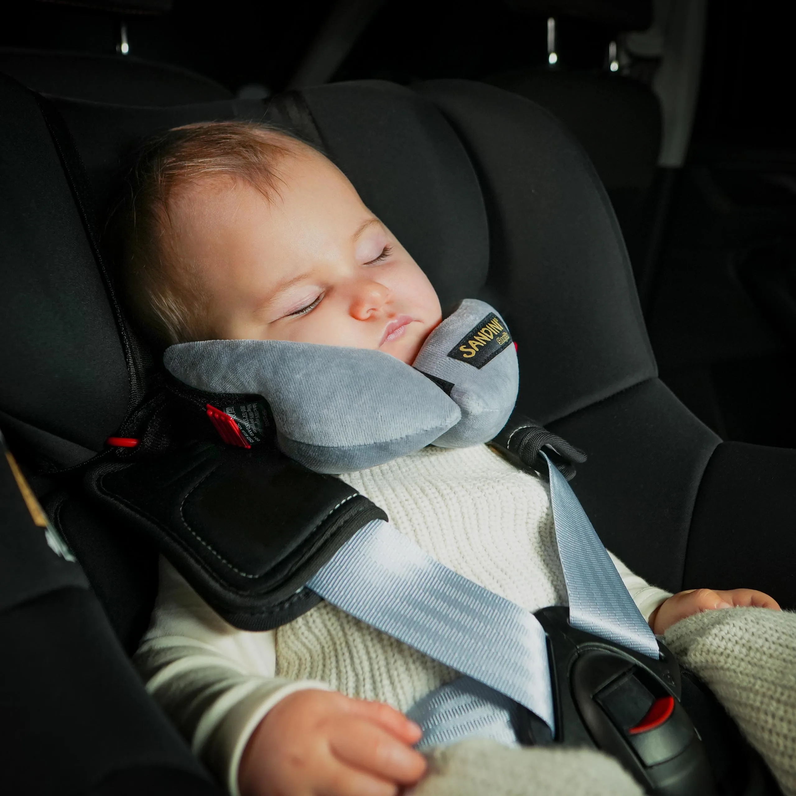 SleepFix® Baby im Autositz
